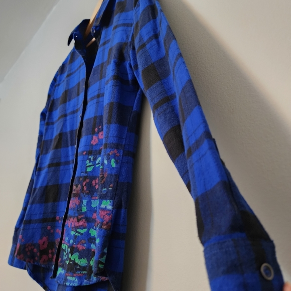 ✨2 for $5✨ L’amour Plaid Flannel Button Down with Colorful detail Size Medium - Picture 3 of 7